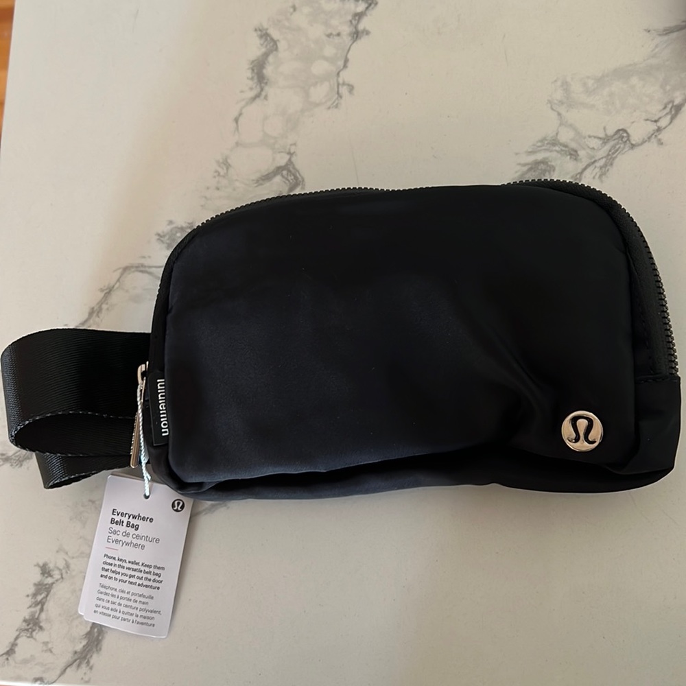 - BRAND NEW Lululemon Everywhere Belt Bag